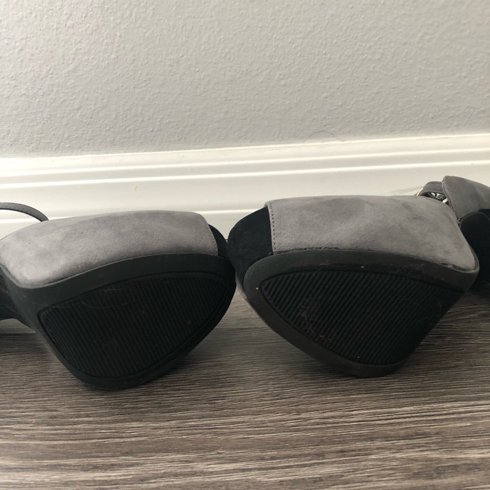 Gray heels - Picture 3 of 4